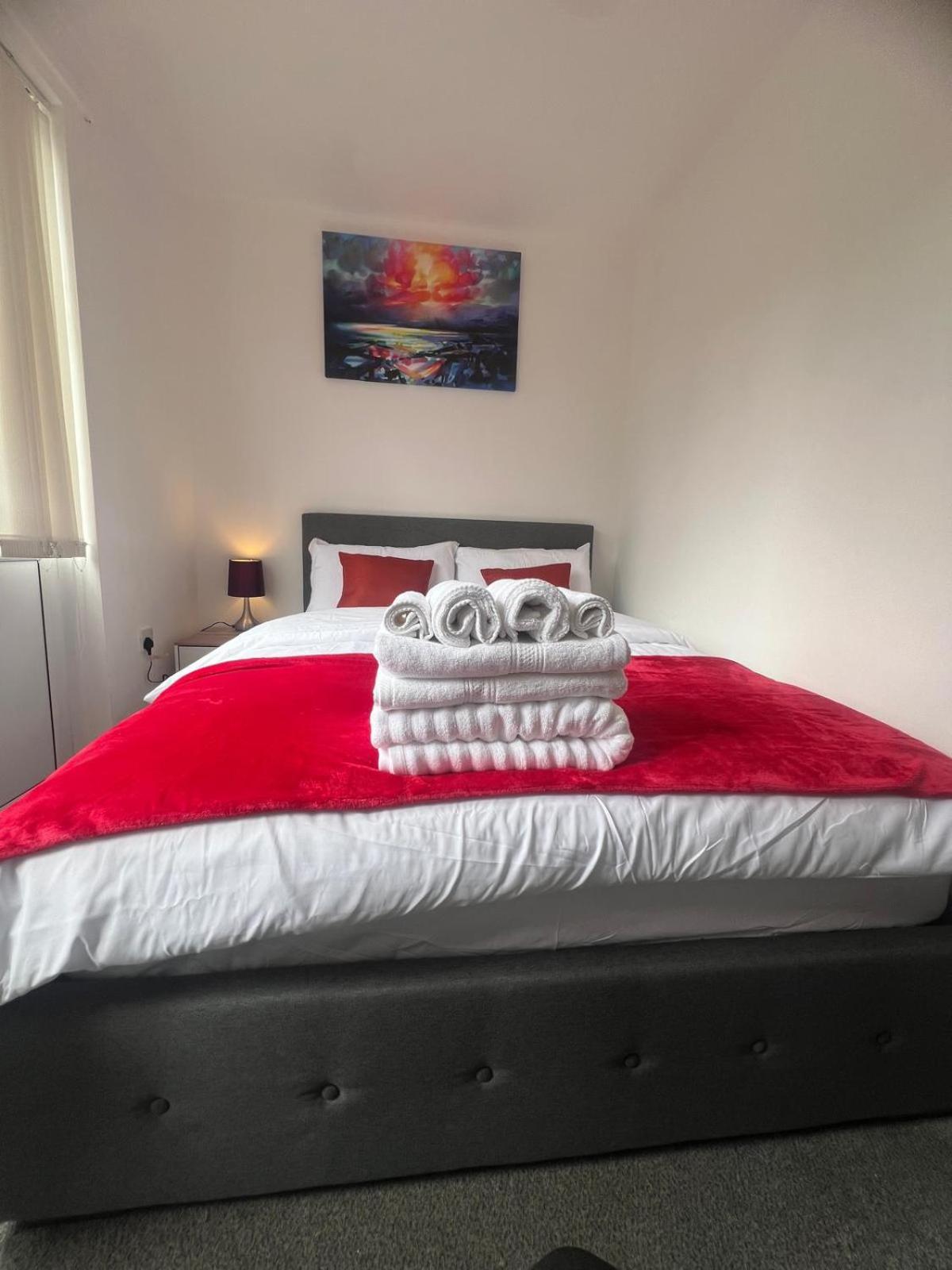 버밍엄 Luxury New House With Free Parking 아파트 외부 사진