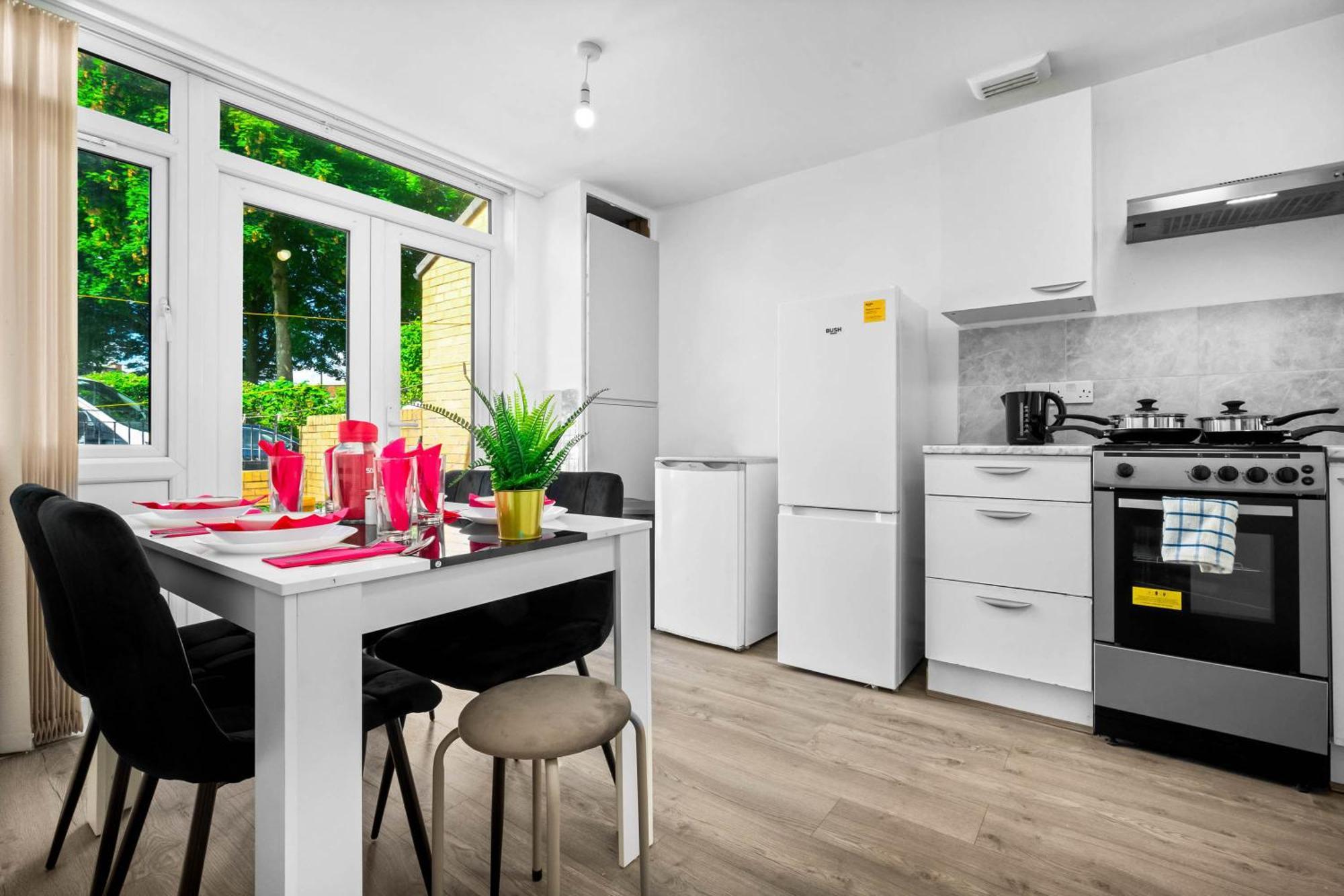 버밍엄 Luxury New House With Free Parking 아파트 외부 사진