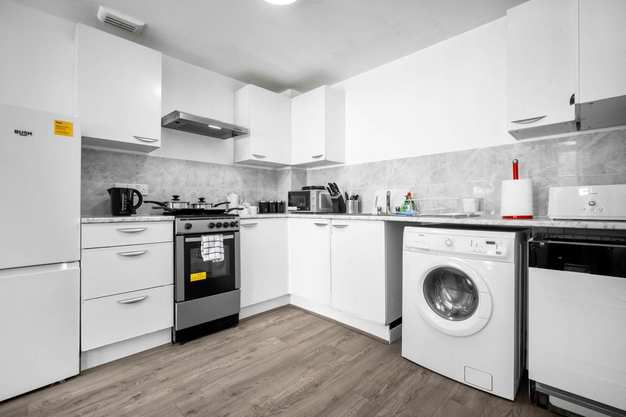 버밍엄 Luxury New House With Free Parking 아파트 외부 사진